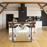 Lot de 2 fauteuils Alado en bois noisette et simili cuir noir