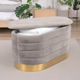 Banquette-coffre Ceryne matelassée avec base dorée en velours gris clair