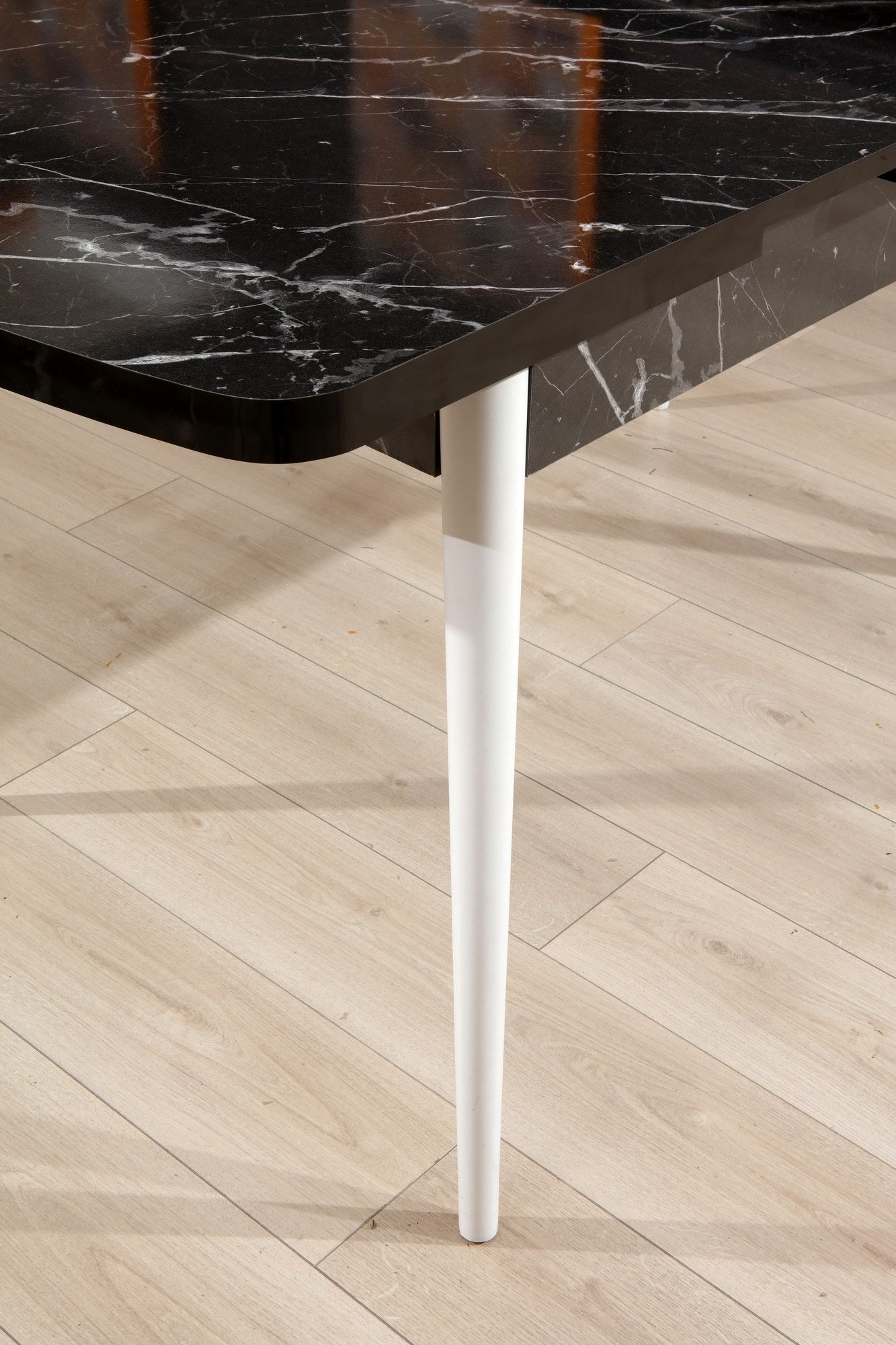 Table extensible Bendir Bois Effet marbre noir et Métal Blanc