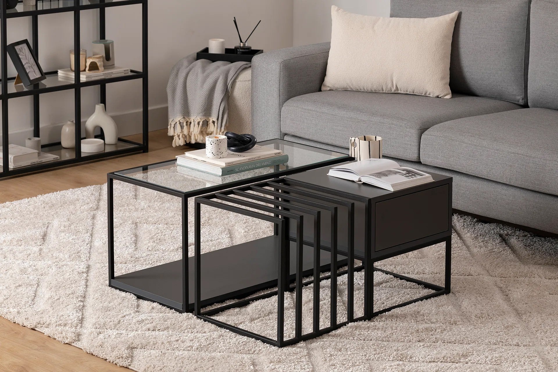 Table basse design avec tiroir Tapilo Bois et Métal Noir et Verre Transparent