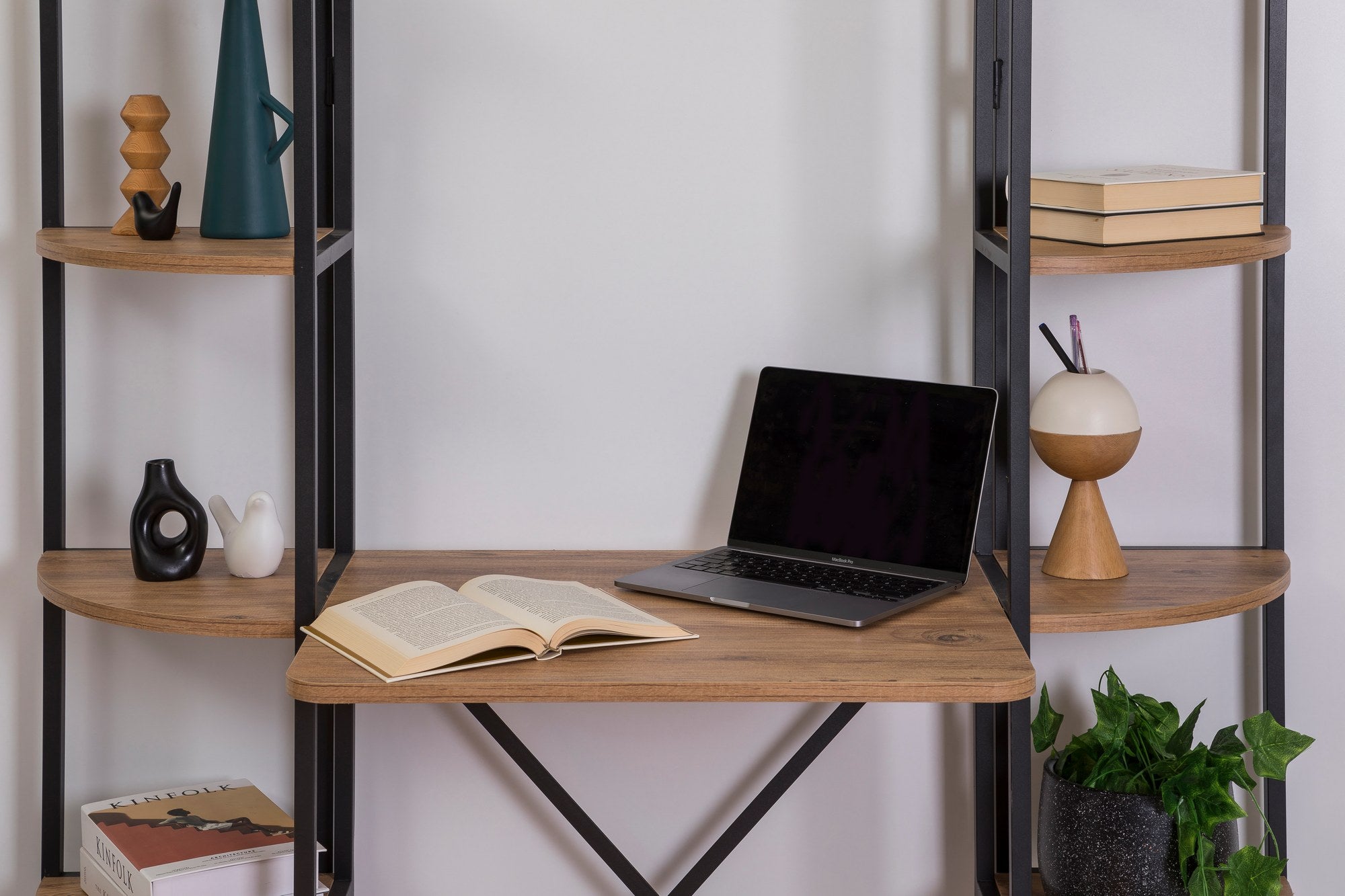 Bureau style industriel avec étagère Indjari L139cm Bois clair et Métal Noir