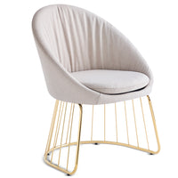 Chaise avec dossier arrondi en tissu beige et pieds dorés