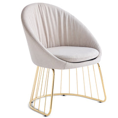 Chaise design avec dossier arrondi effet drapé Pralion Pied Or et Tissu Beige