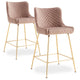 Paire de chaises de bar en velours taupe avec pieds en métal doré