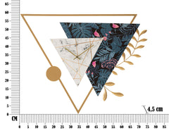 Horloge murale triangulaire avec décorations et branche dorée
