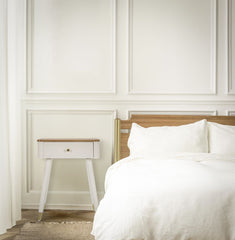 Table de chevet MATERA Bois Blanc et dessus en Bois Brun pieds Métal Doré