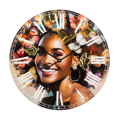 Horloge murale Kourt avec motif femme et papillons colorés