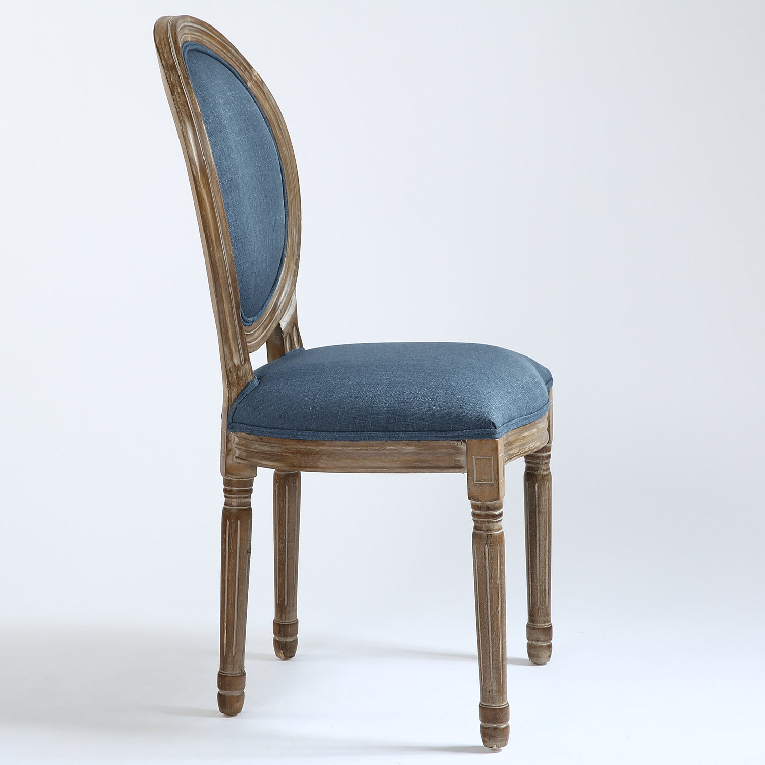 La chaise médaillon Louis XVI tissu bleu vue de profil