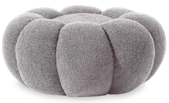 Pouf Basha design fleur en tissu bouclette gris