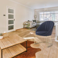 Chaise avec dossier arrondi effet drapé Bamuen pieds or et tissu noir