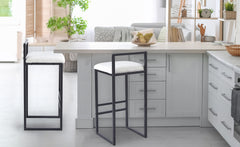 Tabouret de bar en métal noir Brillo et tissu bouclette crème
