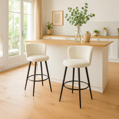 Lot de 2 chaises de bar au dossier incurvé Philippa Tissu bouclette Crème