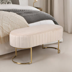 Banquette matelassée Celzas en velours beige avec pieds en métal doré