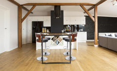 Lot de 2 fauteuils Alado en bois noisette et simili cuir noir